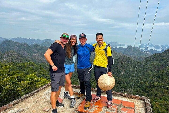 Trekking de día completo: explore el parque nacional Cat Ba, la aldea de Viet Hai
