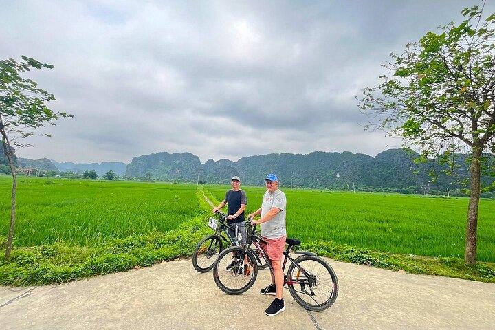 Da Hanoi migliore gita di un giorno privato a Hoa Lu, Tam Coc, famiglia locale