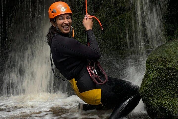 Adrenaline Canyoning Tour Kelowna - Fall, rappelling och äventyr