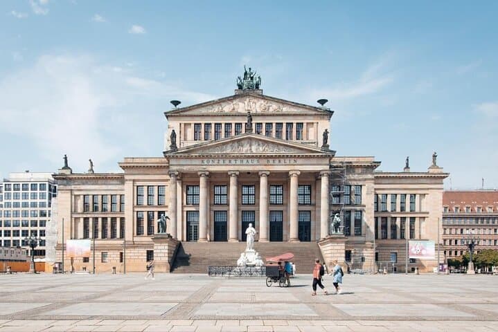 Berlin English Self-Guided Audio Tour with Quizzes on your Phone