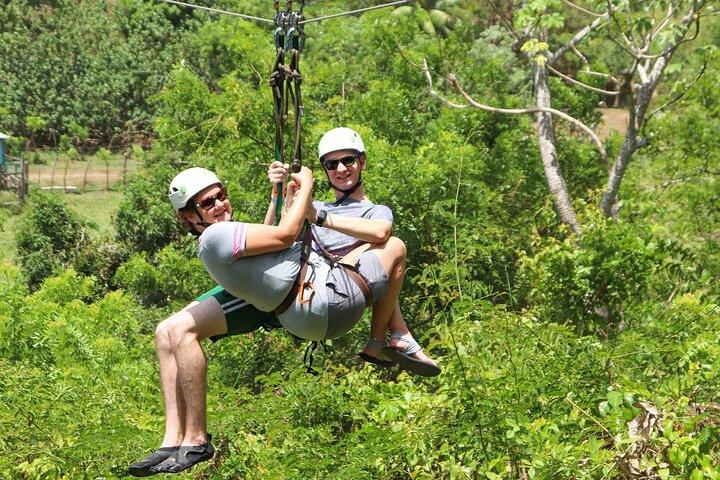 Roatan's ORIGINAL Zip-n-Dip: Zipline, dovendyr og West Bay Beach