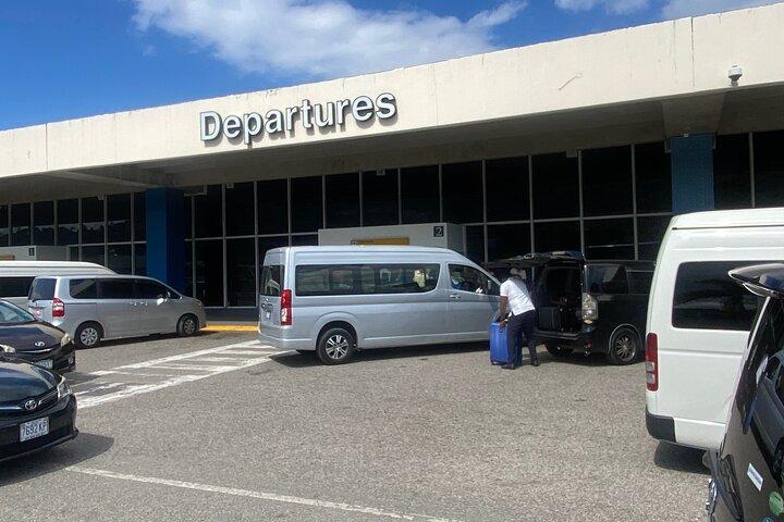 Internationaler Flughafentransferservice Sangster zu oder von Hotels