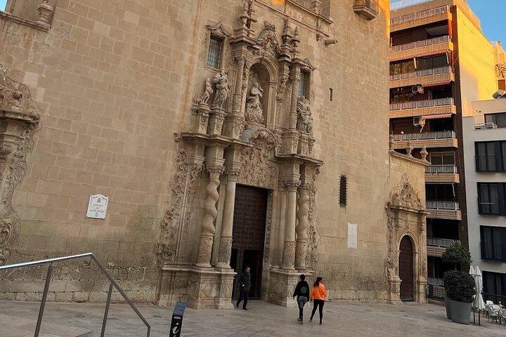 L'histoire et les points forts d'Alicante : visite à pied autoguidée