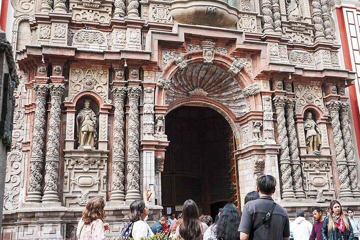 Un Viaje en el Tiempo : Centro Histórico de Lima & Tour de las Catacumbas
