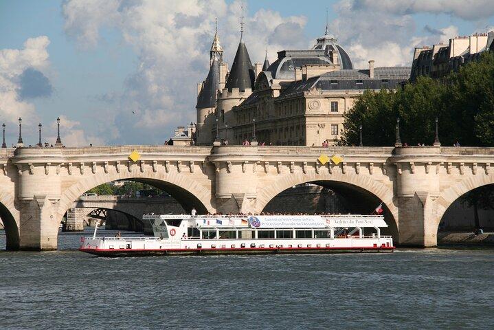 Paris Private Walking Tour with a Local Guide
