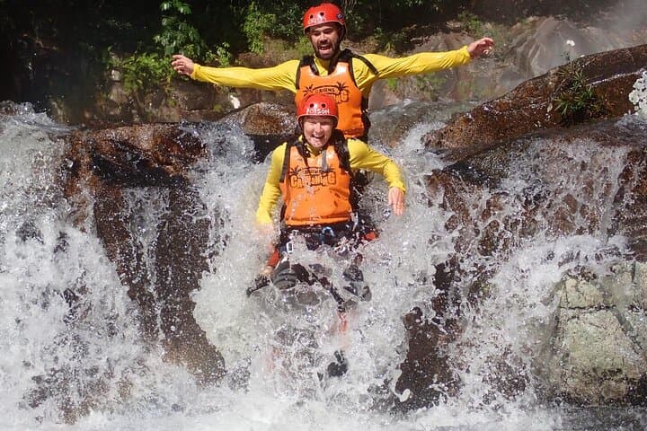 Cairns: Behana Gorge Rainforest Canyoning Tour