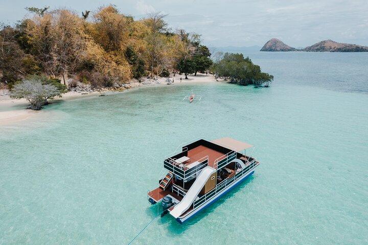 Coron Island Hopping mit einem privaten Doppeldecker-Partyboot