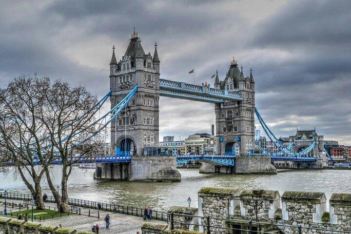 London Taxi Tours Unveiling the City's Treasures in Style