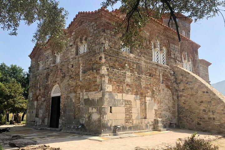 Visite privée dans l'Œil Bleu et le monastère de Saint-Nicholas