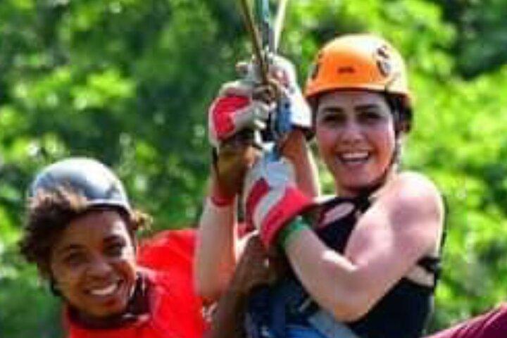 Roatan Sloths em habitat natural: ATV Buggy Tour Zipline & praia