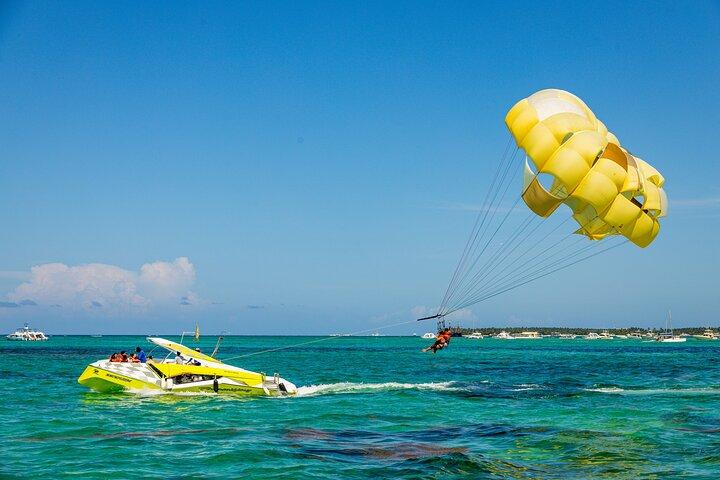 Parasailing Yacht Experience i Punta Cana