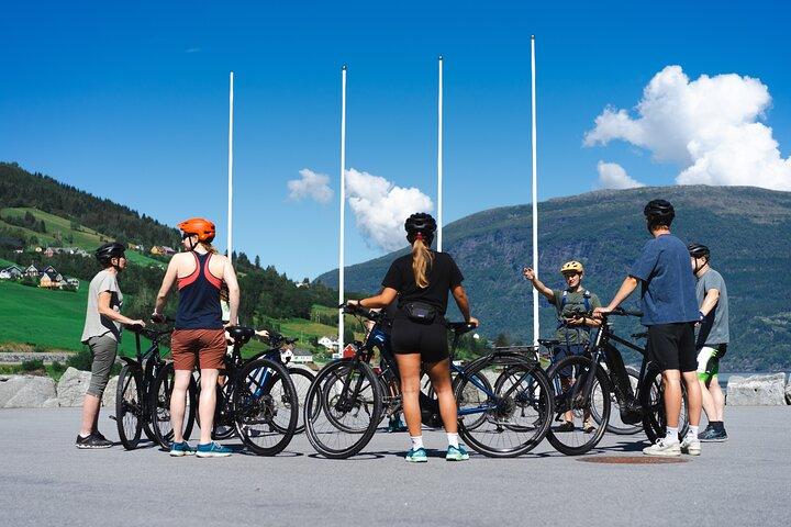 Olden: tour in bici elettrica nel fiordo