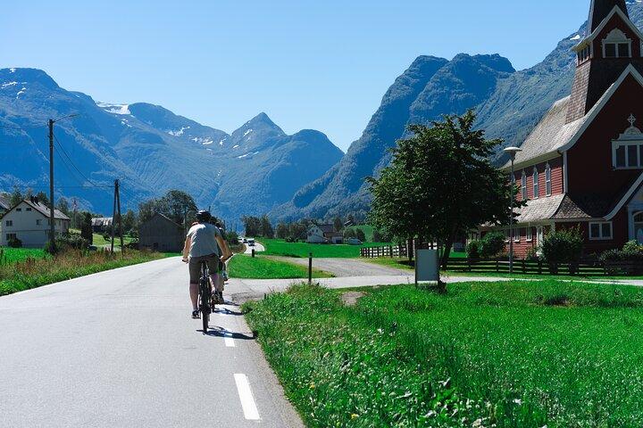 Olden: tour in bici elettrica nel fiordo