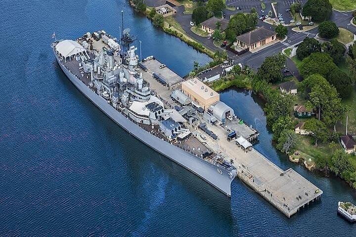 マウイ島から見る真珠湾の第二次世界大戦の戦艦