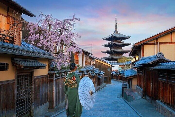 Une visite pour découvrir le feuillage d'automne de Kyoto au temple Kiyomizu-dera
