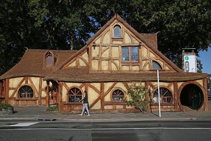 Private Landtour ab Auckland : Hobbiton Movie Set Experience
