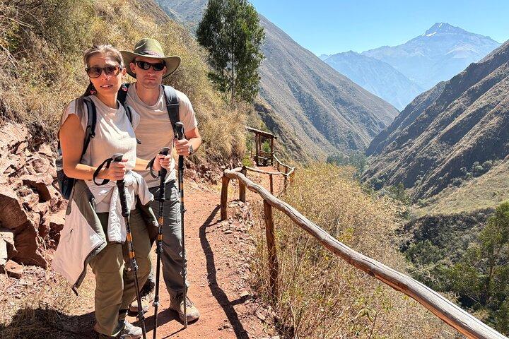 Chinchero Sacred Valley Premiun Hike & Machupicchu 3d-2n