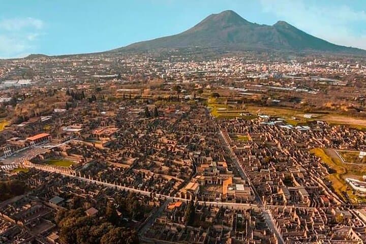Pompeii private tour with expert guide in archaeology