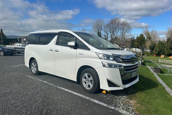 Private Auckland Airport Transfer: to/from City Hotels in Minivan