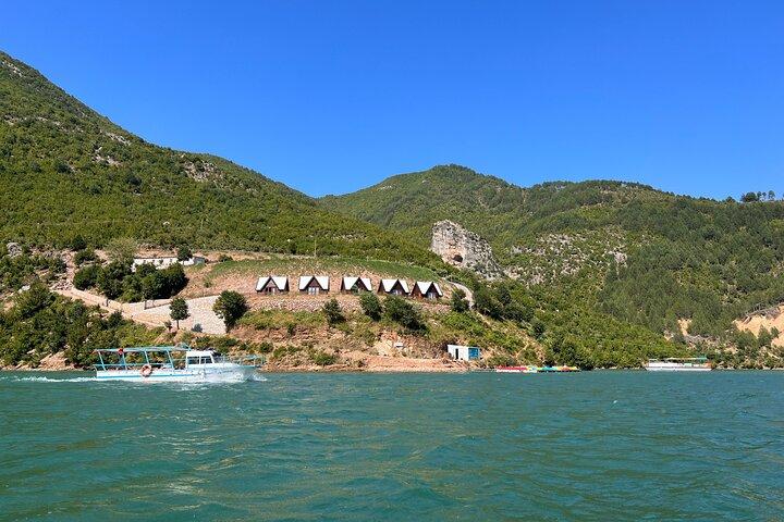 Dagstur til Komani Lake og Shala River fra Tirana