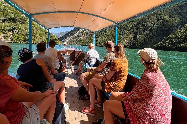 Dagstur til Komani Lake og Shala River fra Tirana