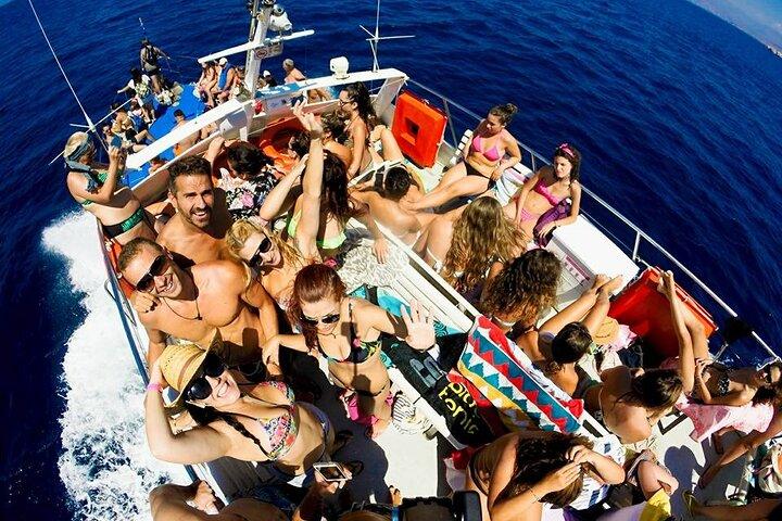 Passeio de barco para churrasco e natação da cidade de Corfu