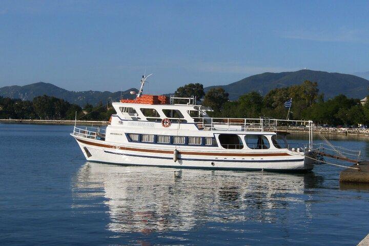 Passeio de barco para churrasco e natação da cidade de Corfu