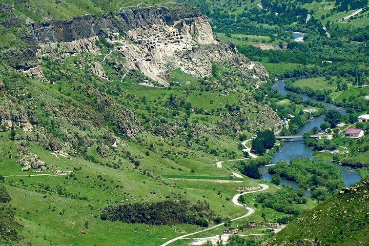 Vardzia Rabati og Borjomi Exploration in Georgia Tour