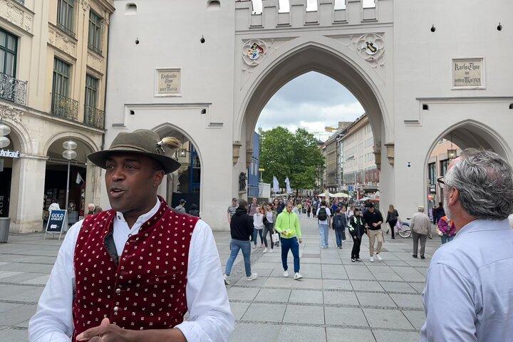 Tour Privado Cidade de Munique e 3º Reich incluindo Viktualienmarkt