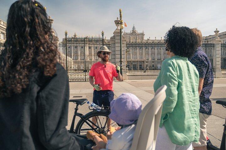 Madrid: 3 hour Guided Highlights Bike Tour with Optional Tapas