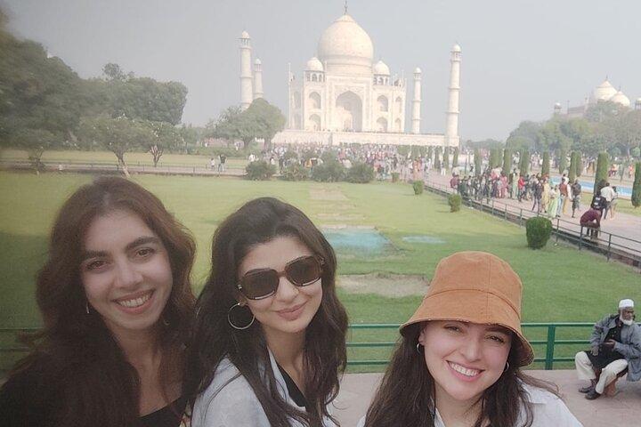 Excursión de un día de Delhi a Agra en tren Vande Bharat con guía