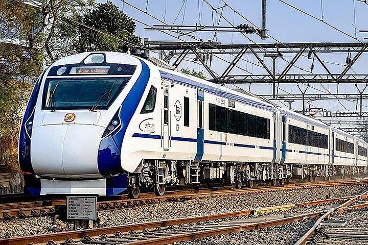Excursión de un día de Delhi a Agra en tren Vande Bharat con guía