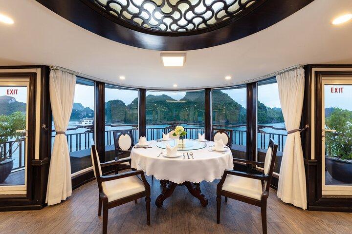 Cruzeiro de 2 dias e 1 noite na Baía de Ha Long, Caverna Sung Sot e Ilha Titop