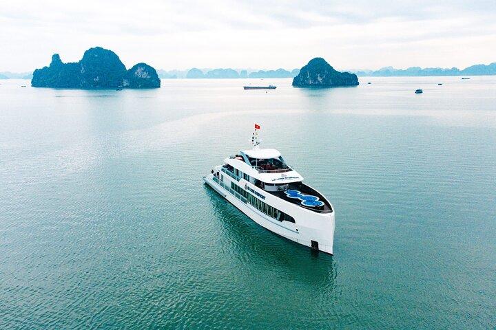Tour della baia di Halong e della baia di Lan Ha in crociera premium a 5 stelle