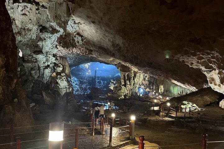 Tour della baia di Halong e della baia di Lan Ha in crociera premium a 5 stelle
