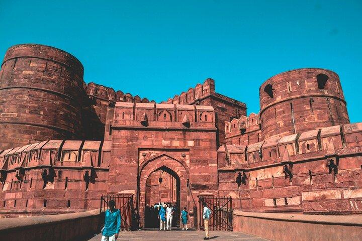 Taj Mahal and Fort Tour by SuperFast Train from Delhi
