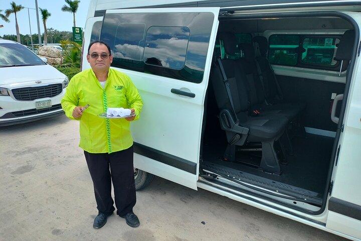 Ankomster med minivan från Tulum flygplats
