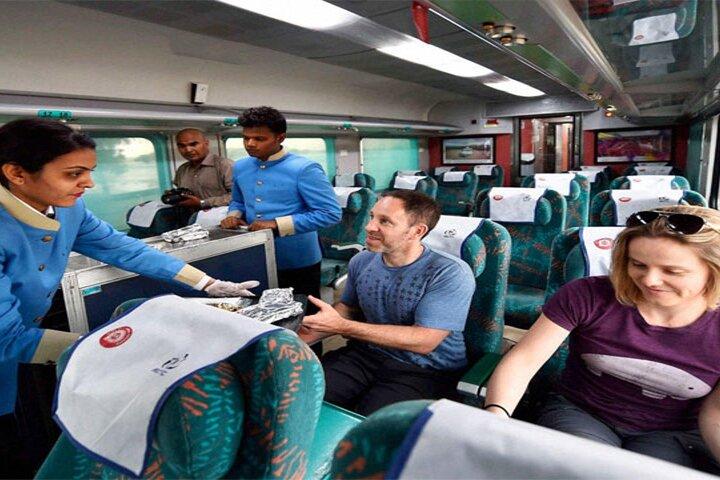 Taj Mahal and Fort Tour by SuperFast Train from Delhi