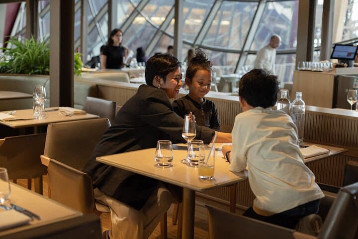 Paris Late Lunch at Eiffel Tower's Madame Brasserie Restaurant