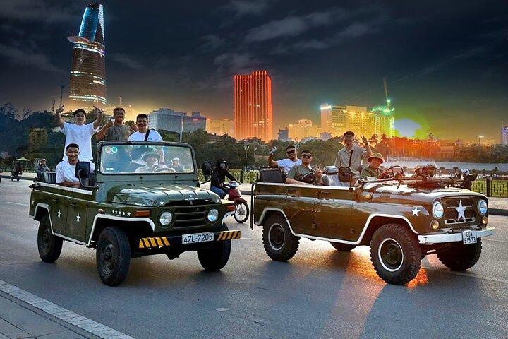 Jeep Tour Saigon By Night: FRUTOS DO MAR FRESCOS, COMIDA DE RUA E SKY BAR