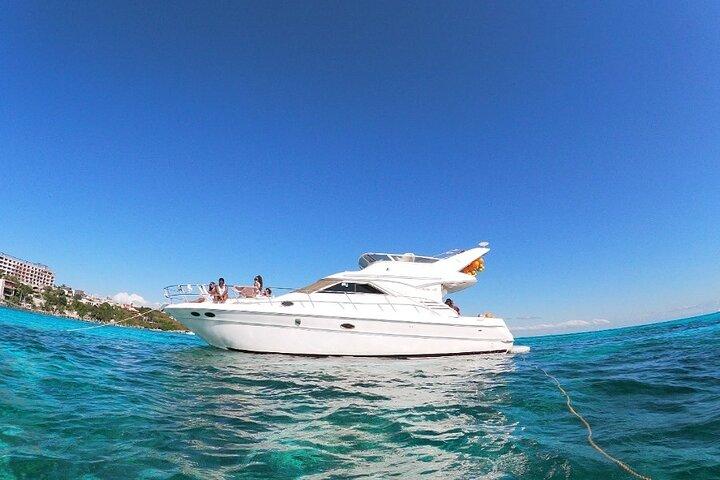 Yacht de luxe au paradis et tuba à Isla Mujeres