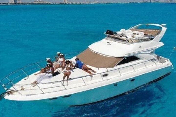 Yacht de luxe au paradis et tuba à Isla Mujeres