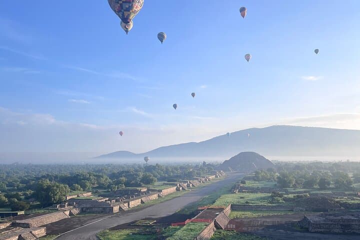 Hot Air Balloon Flight with Cave Breakfast