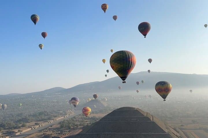 Hot Air Balloon Flight with Cave Breakfast