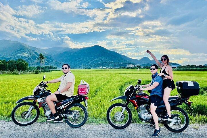 終日バイクツアー(ホンバ自然保護区とバーベキュー)