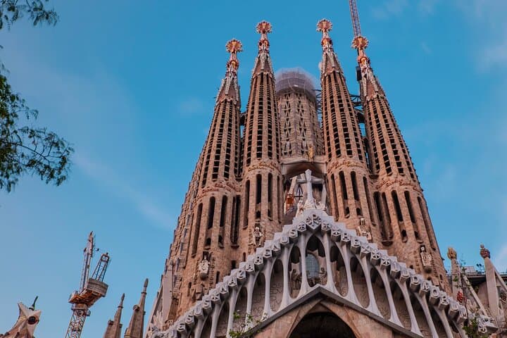 Photo Walking Tour Sagrada Familia and Gaudí in Barcelona