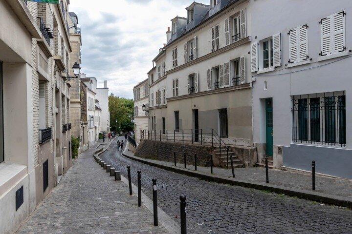 Montmartre Self Guided Walking Tour with an App