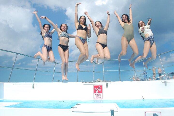 Punta Cana Catamaran Party Boat : Plongée en apnée, Open Bar & Snacks.