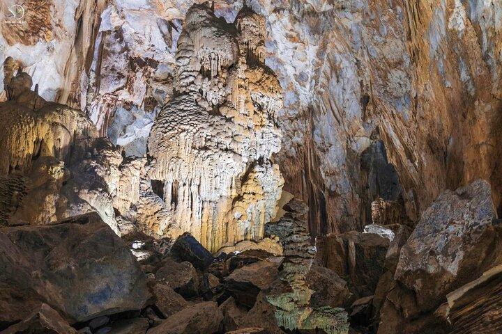 Visita guiada ao Jardim Botânico, Caverna do Paraíso e Caverna Escura