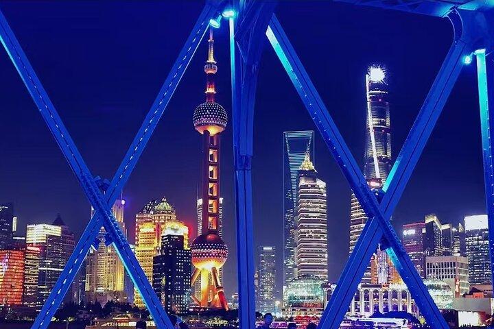 Nighttime Walking Adventure i Shanghai